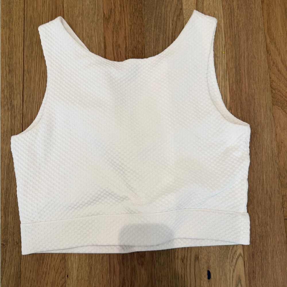 ✨Club Monaco White Quilted Twist-Back Cropped Tank 🌸 Size S?
